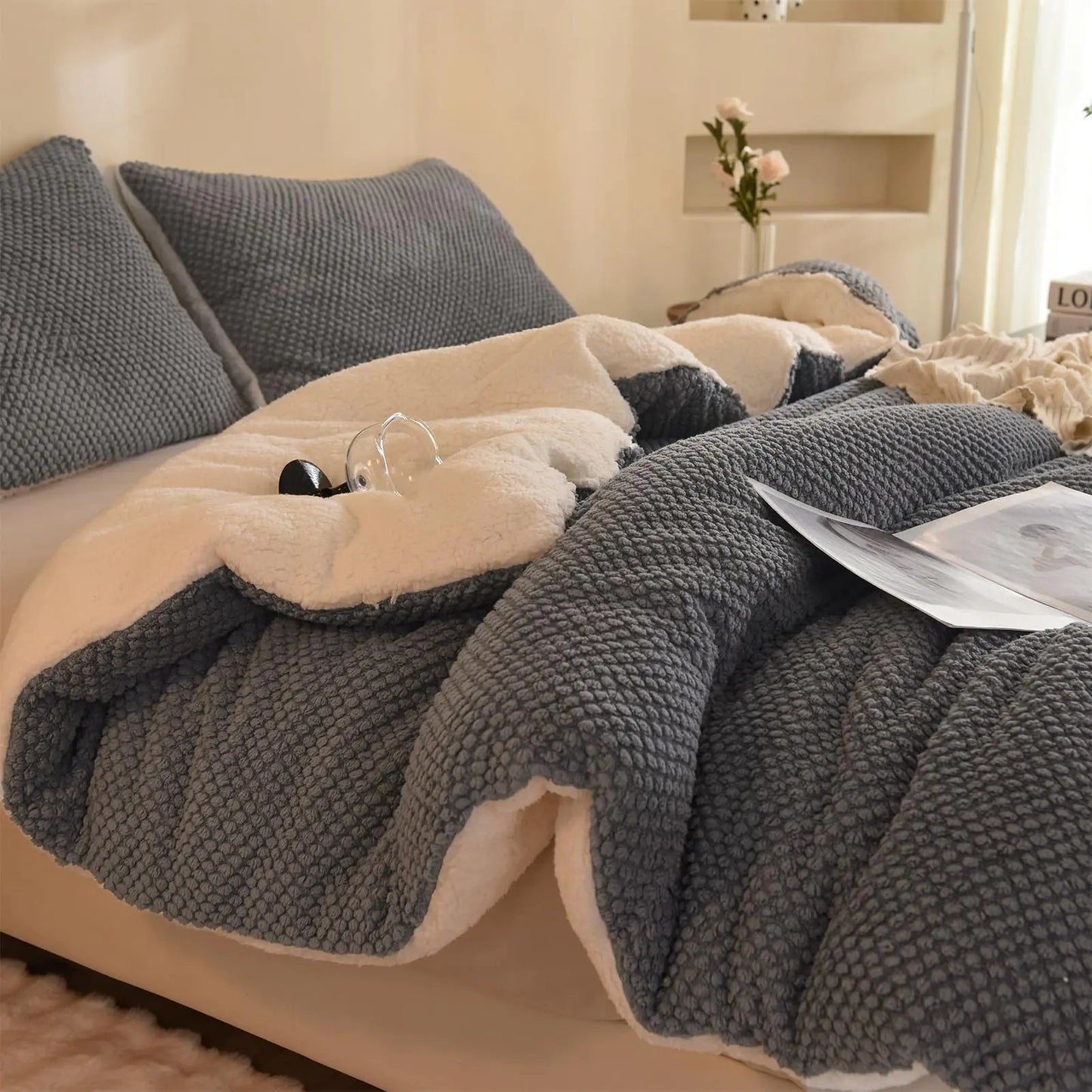 LLanCL 3D Jacquard Design Comforter Set